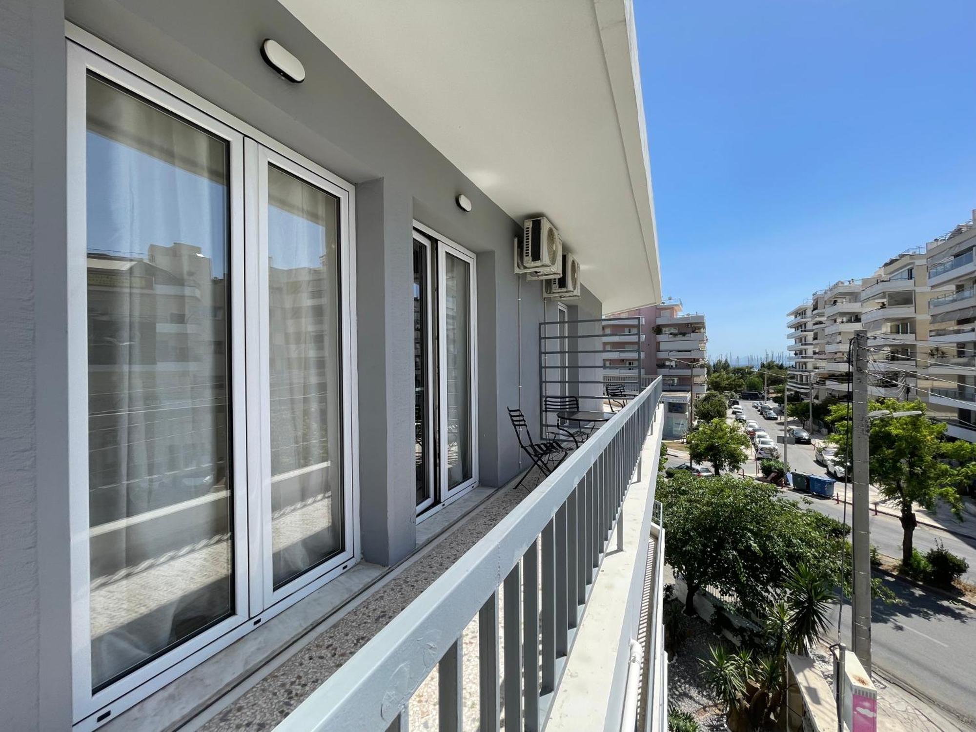Athenean Bnb Seaside Serenity Steps From The Riviera Buitenkant foto